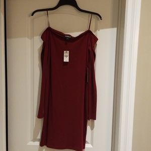 Off the shoulder fitted burgundy express dress